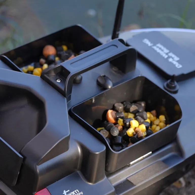 Bateau amorceur carpe team carpfishing dark water NG bait boat