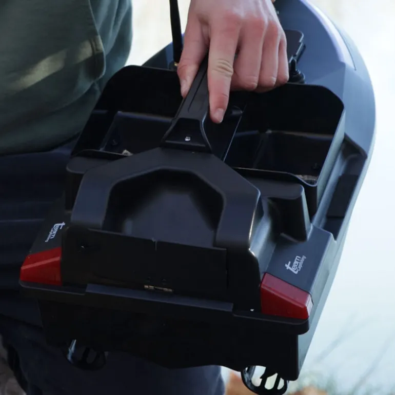 Bateau amorceur carpe team carpfishing dark water NG bait boat